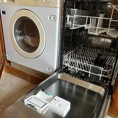 Spacious Artsy Apartmán