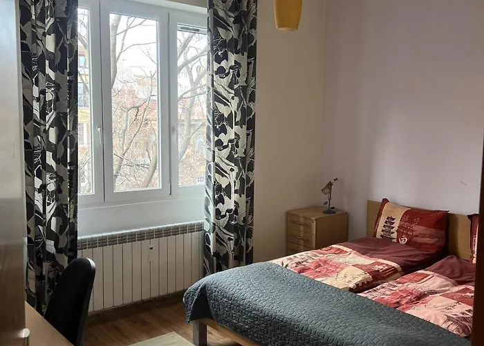 Spacious Artsy アパート *