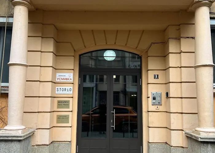 Spacious Artsy アパート