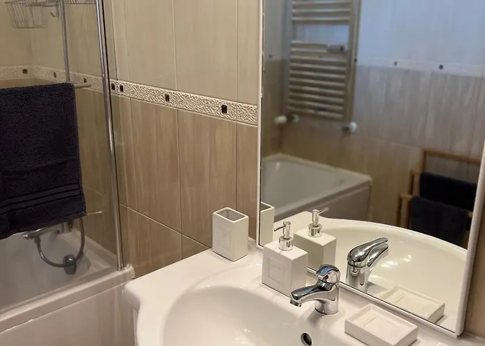 アパート Spacious Artsy *