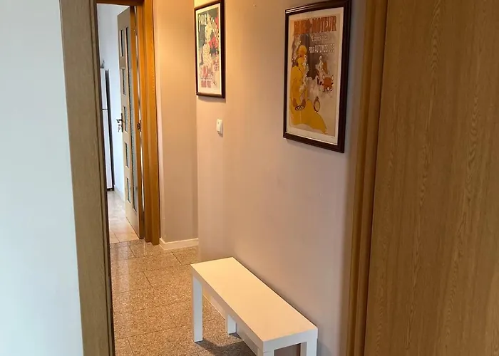 Spacious Artsy Lägenhet